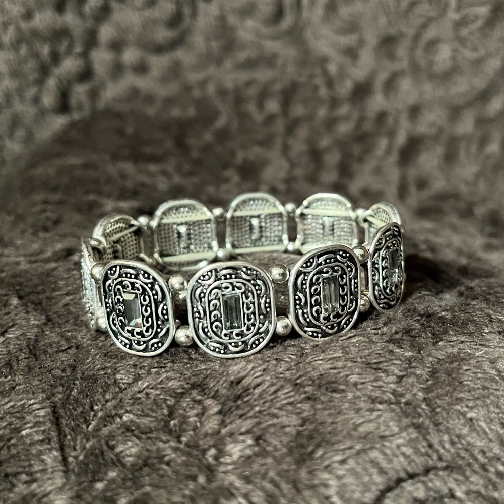 💗 5/$10 - Silver & Hematite Bracelet